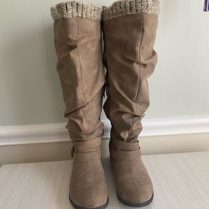 Size 8 Taupe sweater cuff boots